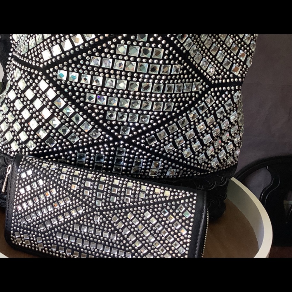 Beautiful black and bling bag with matching wallet💕